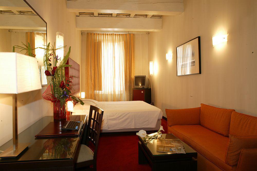 Sina Maria Luigia Hotel Парма Екстериор снимка