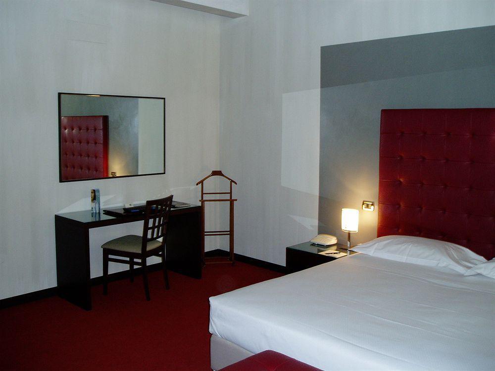 Sina Maria Luigia Hotel Парма Екстериор снимка