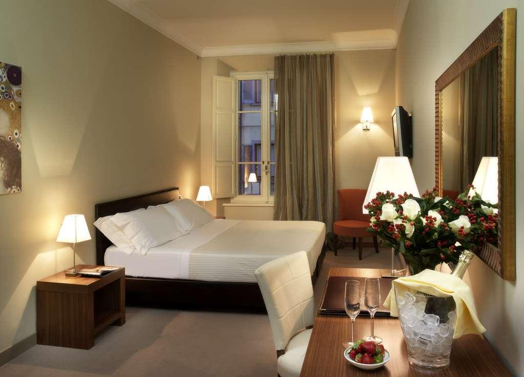 Sina Maria Luigia Hotel Парма Стая снимка